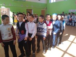 Мектепте 21-февраль " Бүткүл дүйнөлүк эне тил майрамы " болуп өттү.Майрамга 2-11-класстар катышышты. Ар бир класс ар кайсы өлкөнүн каада-салттарын,саламдашууларын, улуттук кийимдерин,тамак -аштарын,ырларын,бийлерин мыкты көрсөтүп беришти.