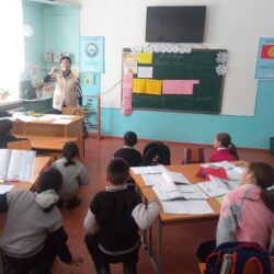 16.01.-26.01.23-жылы башталгыч класстардын жумалыгы болуп өттү. Мугалимдер: Кочербаева К.Д.,Джамгырчиева А.Ы., Кадырова Р.Т., Джумалиева А.Рлар жумалыкты мыкты деңгээлде өткөрүштү. Ар бир мугалим ачык сабактарды өтүшүп жана окуучулар арасында сүрөт, ребустарды табуу сынактарын уюштурушту. Окуучулар активдүү катышышты. Андан сырткары класстан тышкаркы " Атам, апам жана мен" деген темада эстафета оюнун өткүрөштү. Эстафетага 2-4-класстын окуучулары ата -энелери менен катышышты. Жеңүүчүлөр грамота жана белектер менен сыйланышты. Жумалыктын өтүлүшү "эң жакшы " деп бааланды.