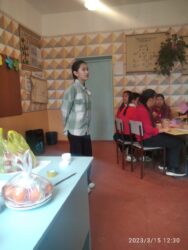 27.02.-16.03.23ж. мектепте технология,музыка жана чийүү сабактарынын жумалыгы болуп өттү.Сабак берген мугалимдер: Шаршенбиева У.О.,Турсунакунова Б.Б., Мудинова Ж.Т. жана Ногоева Ж.Млар жакшы деңгээлде өткөрүштү.Ар кандай конкурстар өткөрүлдү. Мисалы: кол өнөрчүлүк(кийизден оюм жасоо,жыгачты оюп сүрөт тартуу," Менин келечектеги үйүм" проектисин,дизайнын чийүү жана мыкты аткарган жеке номер) ж.б.Окуучулар кызыгуу менен активдүү катышышты. Жеңүүчүлөр белектер менен сыйланышты.Эң мыктылар деп: 9-класстын окуучусу Камилов Амантур- проект үчүн,сүрөт конкурсунан 6-кластын окуучусу Асылбекова Жазель,Калыбекова Азиза 7-кл.Ал эми 15-март күнү 6-9-класстардын окуучулары менен КВН болду.Анда окуучулар үч топко: "Кызгалдак", "Байчечекей"жана "Шумкарлар" болушуп жарышка чыгышты.Алар логикалык суроолорго,көркөм окуу,мыкты сүрөтчү,сөздөрдөн ыр табуу,обондуу ырлардын аттарын айтуу ж.б. оюндарга катышышты.Жыйынтыгында "Кызгалдак" тобу утушка ээ болушту.